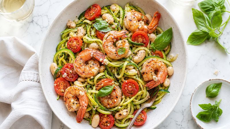 Garnalen met courgetti, cherrytomaatjes en witte bonen