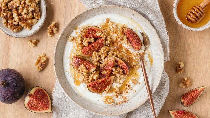 Griekse yoghurt met vijgen, honing en walnoten