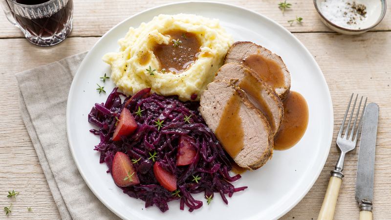 Varkenshaas met appel, rodekool en aardappelpuree